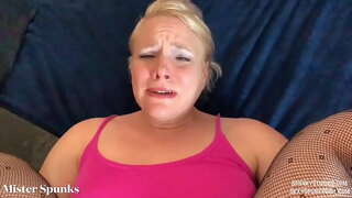 Полусестра добија први анални и сперму у своју велику гузу / Са учешћем SexySpunkyGirl