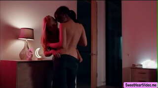 Милфа Сара Ванделла най-накрая облизване путка Лив Уайлд