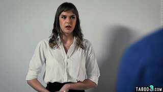 Couage 아내를 주문하는 그녀의 직원 Vanguard 먹고 그녀의 남편