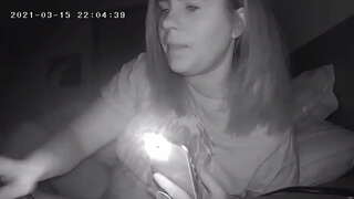 Грудна Мілф Руйнує Свій Клітор Опівночі Прихована Камера