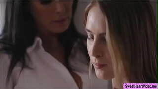 Cadence Lux farany manana firaisana ara-nofo amin&#039;ny MILF Reagan Foxxs lena pussy