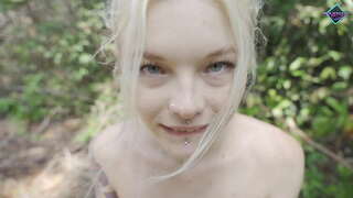 Kívánós tini szar nagy fasz az erdőben. Karneli Bandi