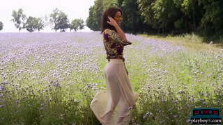 Грудастая Венгерская Мамочка Модель Раздевается И Безумно Горяча Голой