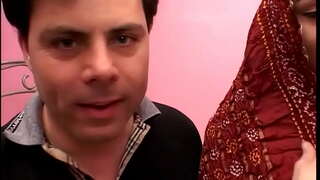 סיק באָכער פאַקס אין האָלידייַס ינדיאַן Wilfe פֿאַר געלט טשיטינג זוינע