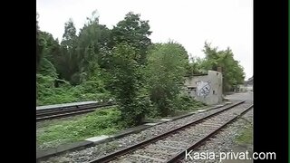 Німецький любительський реальний піссінг на громадському місці