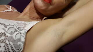 Lecken a meng Achselhöhle riechen